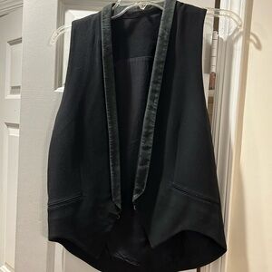 Helmut Lang Vest, dry cleaned and ready. Leather piping. Very flattering 🔥🤩🥰
